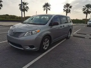 2013 Toyota Sienna in Ras Al Khaimah used car