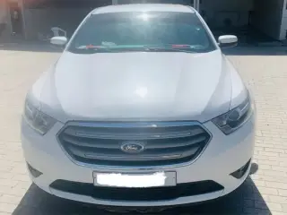 2015 Ford Taurus in Ras Al Khaimah used car